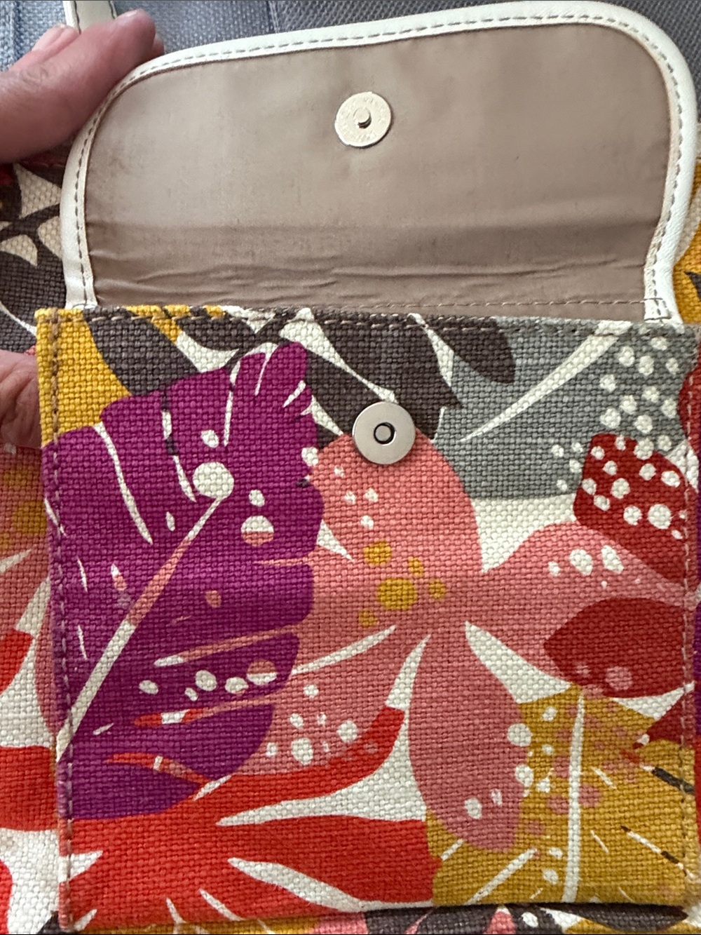 Relic Colorful Floral Crossbody with White Strap - Picture 7 of 8
